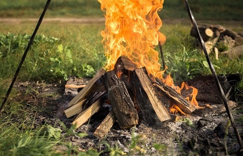 Lagerfeuer im Garten